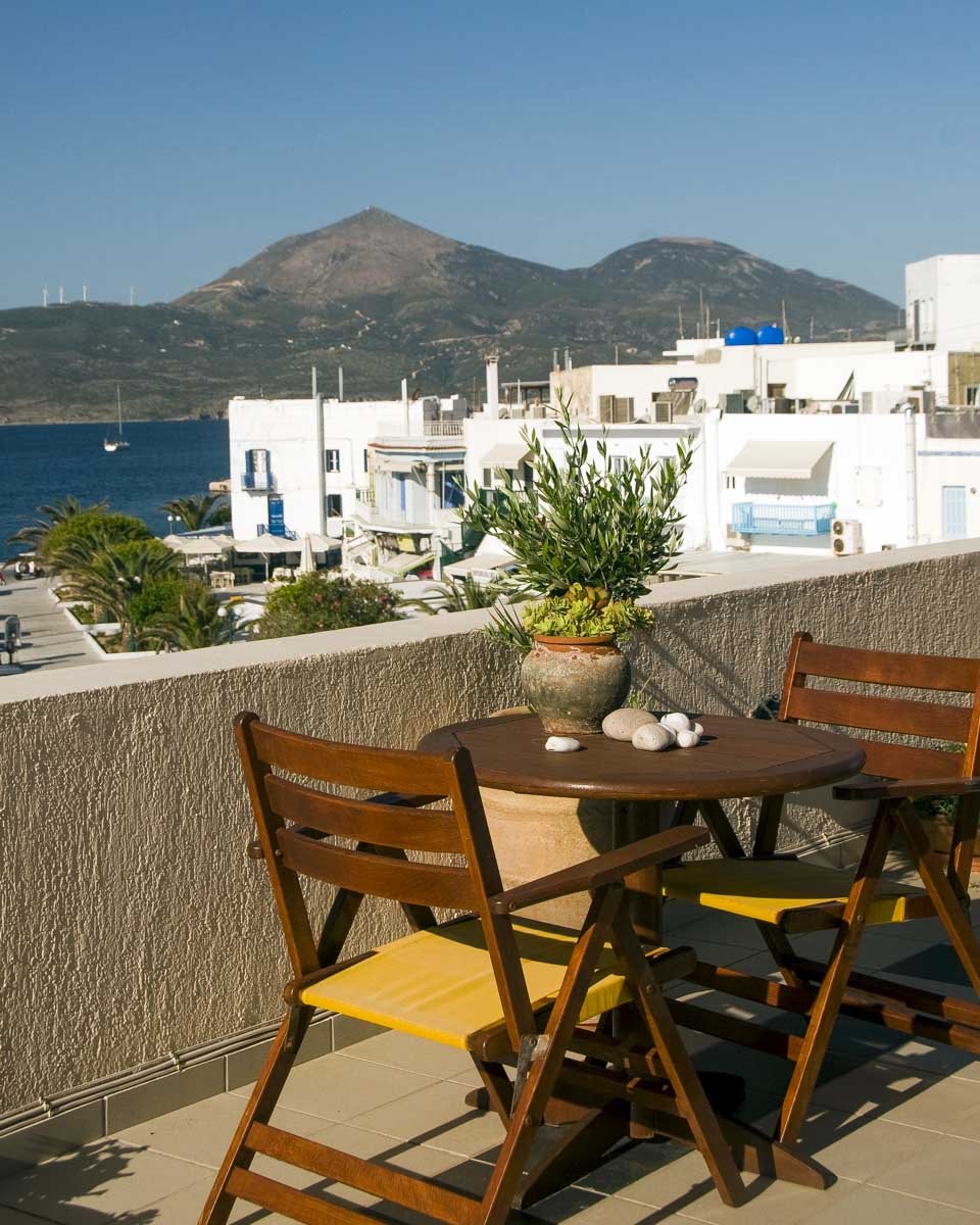 Read more about the article <div>Where to Stay in Milos, Greece: 4 Best Areas & Hotels</div>