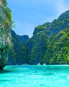 Read more about the article 6 Best Things to do on the Phi Phi Islands, Thailand